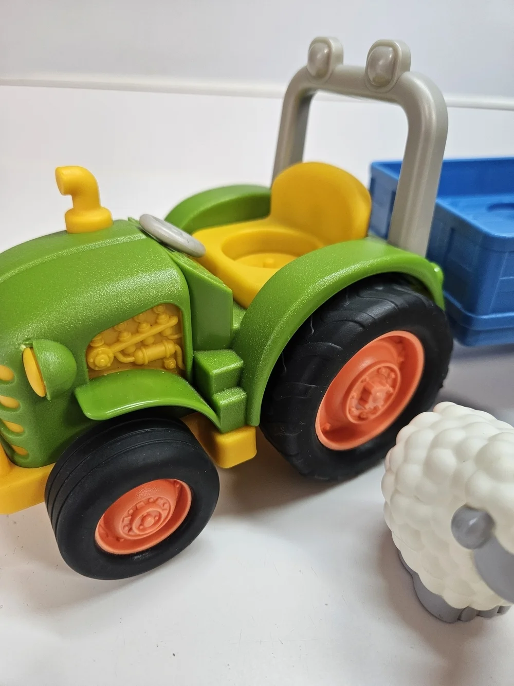 Battat Farming Fun Tractor 7 Pieces Lights and Sounds Toddler Toy Farm Sheep Cow